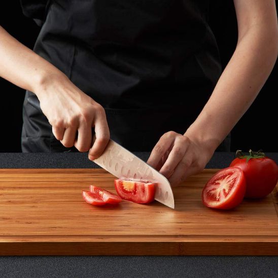 planche à découper bois avec poignée ergonomique