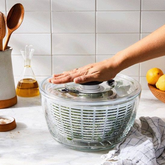 Essoreuse à salade : pression une main pour gagner du temps