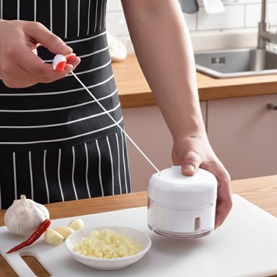 Mini hachoir manuel pratique en cuisine rapide